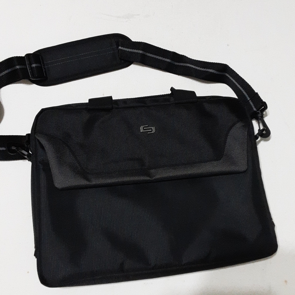 - Solo laptop bag unisex casual office